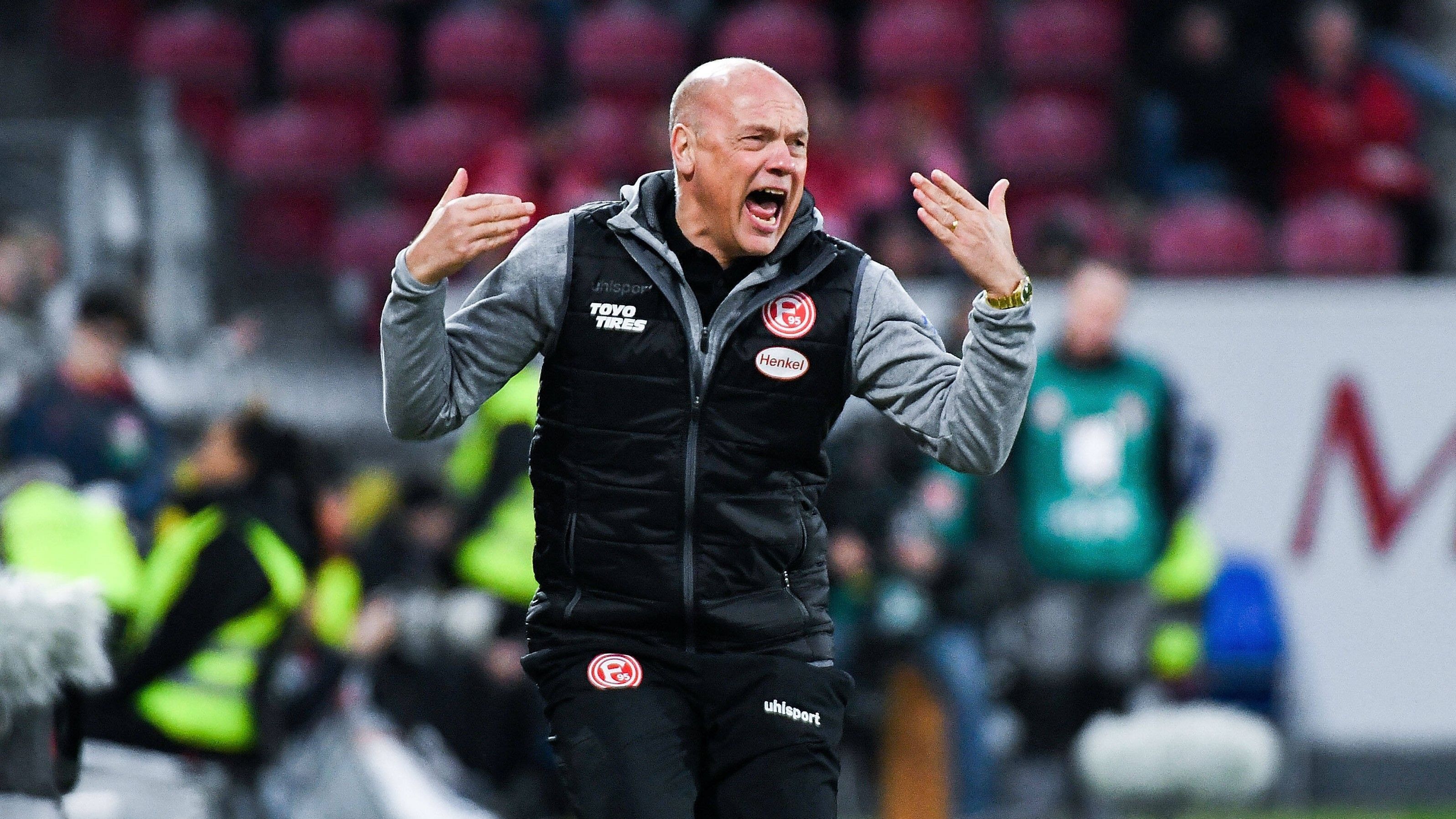 
                <strong>Uwe Rösler</strong><br>
                Auf den allerseits bekannten Funkel folgte Uwe Rösler, der als Trainer in Deutschland noch nicht zu Ruhm gelangt ist. An der Seitenlinie war er bis zu seiner Station in Düsseldorf in Norwegen, England und Schweden tätig. Als Spieler stürmte Rösler aber für einige Ost-Vereine, bevor es ihn nach England zog - unter anderem zu Manchester City. 
              