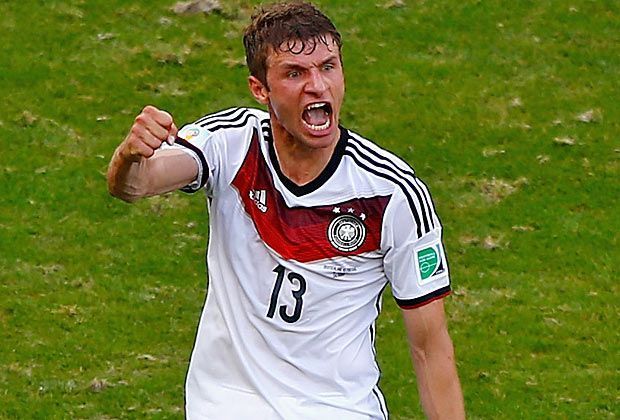 
                <strong>GEWINNER: Thomas Müller</strong><br>
                Alles Müller, oder was?! Thomas Müller ist ein Phänomen - ob Abstauber, Elfmeter oder Distanzschüsse, der Bayern-Angreifer trifft nach Belieben und aus allen Position. Mit vier Treffern liegt er in der Torjägerliste auf Rang eins gemeinsam mit Neymar und Lionel Messi.
              