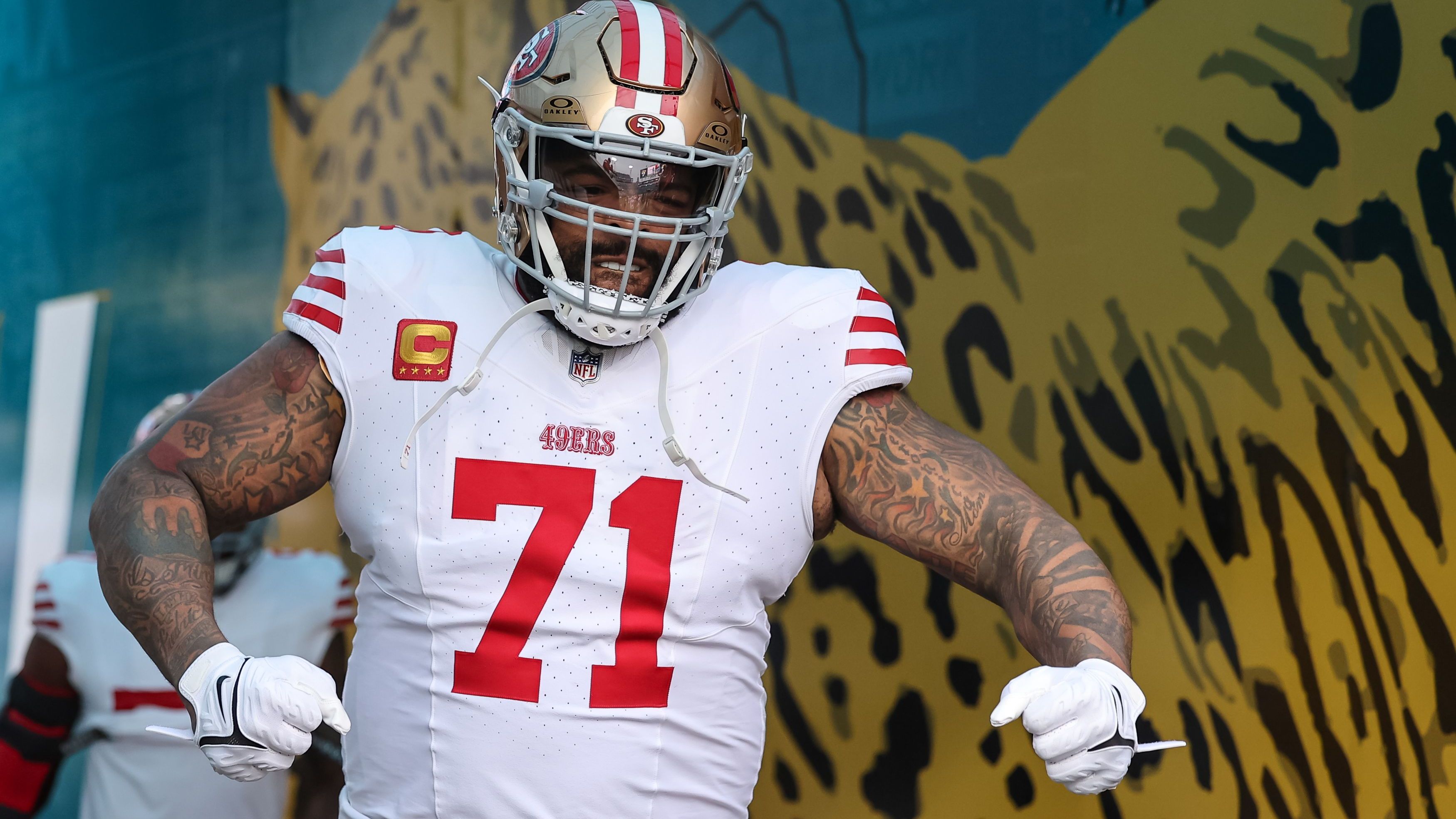 <strong>Trent Williams (San Francisco 49ers)</strong><br>Aktuell spielt er bei den San Francisco 49ers. Hier läuft sein Vertrag zwar noch drei weitere Jahre, jedoch beinhaltet er kein garantiertes Geld mehr. Für den 36-Jährigen keine angenehme Situation. Schließlich bedeutet die garantierte Summe ein gewisses Maß an Sicherheit. Aktuell streikt er. Trotz des hohen Alters sollte der neue Kontrakt aufgrund seiner Qualitäten gutes Geld bringen.