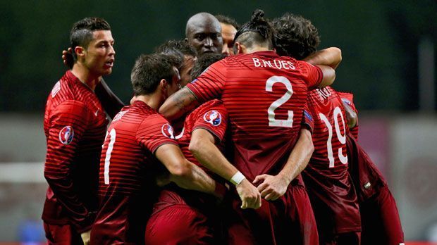 
                <strong>Portugal</strong><br>
                Portugal: Mit Superstar Cristiano Ronaldo haben die Portugiesen seit 2000 noch kein Turnier verpasst. In der Gruppe I reicht dem Team im vorletzten Qualifikations-Spiel ein 1:0-Sieg über Dänemark, um auch vorzeitig als EM-Teilnehmer 2016 festzustehen.
              