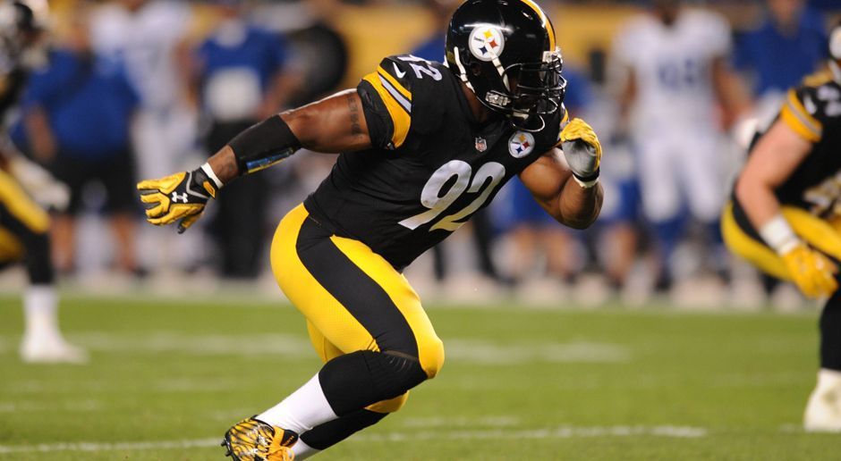 
                <strong>2. Pittsburgh Steelers</strong><br>
                Wie ein bedrohlicher Bienenschwarm fallen die Steelers in ihren einzigartigen schwarz-gelben Jerseys über ihre Gegner her. Genauso einzigartig wie die Tatsache, dass Pittsburgh das einzige Team ist, das sein Logo nur auf einer Helmseite trägt. Dennoch müssen sich die Steelers einem Team geschlagen geben.
              