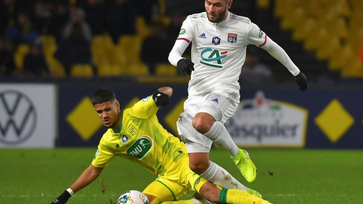 Lucas Tousart (r.) hat einen neuen Vetrag bei Hertha BSC