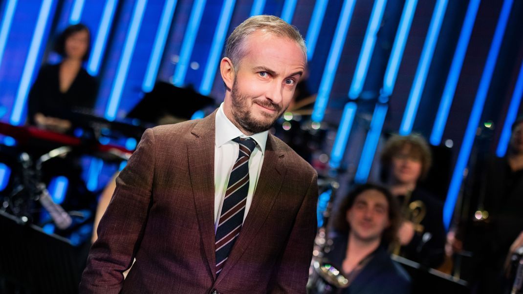 Klage zurückgewiesen: Jan Böhmermann (Bild) hat gegen den AfD-Politiker Krah im skurrilen Champagner-Streit die Nase vorn.