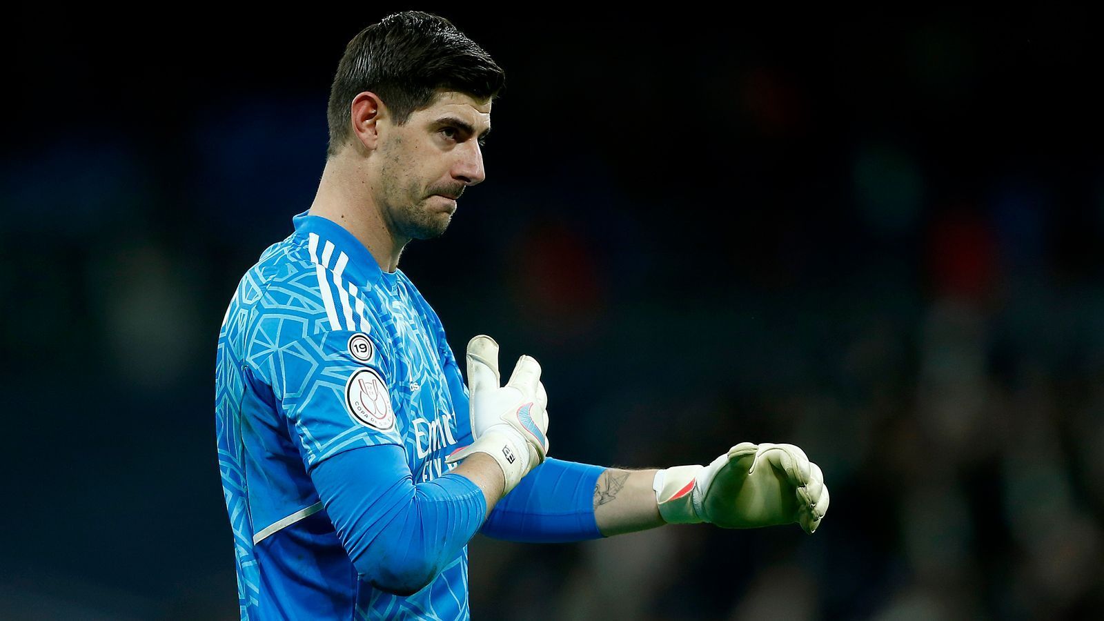 
                <strong>Thibaut Courtois (Real Madrid)</strong><br>
                Der Belgier verhindert mit mehreren guten Paraden in der Anfangsphase einen frühen Rückstand. Auch danach immer auf dem Posten, bei beiden Gegentoren ohne Chance. An Courtouis liegt es nicht, dass Real verliert. ran-Note: 2
              