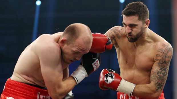 
                <strong>Jürgen Brähmer vs. Nathan Cleverly</strong><br>
                5. Jürgen Brähmer vs. Nathan Cleverly: Jürgen Brähmer musste den WM-Kampf im Halbschwergewicht gegen Herausforderer Nathan Cleverly zwar verletzt aufgeben. Doch bis dahin boten beide Protagonisten einen atemberaubenden Fight mit ungeheurem Tempo. 
              