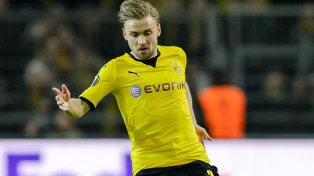 
                <strong>Marcel Schmelzer</strong><br>
                Marcel Schmelzer: In der ersten Halbzeit tauchte der Außenverteidiger viel zu häufig ab. Konnte so kaum etwas zum Spiel beitragen. Wenn er aber eingriff, wurde es später immer wieder gefährlich. Defensiv solide. ran-Note: 3.
              