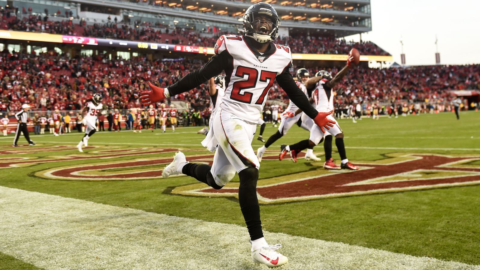 
                <strong>Free Safety: Damontae Kazee</strong><br>
                Damontae Kazee ist der zweite Spieler, den die Cowboys aus dem letztjährigen Roster der Atlanta Falcons holten. Neben Keanu Neal war Kazee in der statistisch nur unwesentlich besseren Defense der Falcons zu Hause, war wie Neal aber auch die meiste Zeit verletzt. Dass Kazee ein hochveranlagter Safety ist, bewies er in der Saison 2018, als er zehn Pässe verteidigte und sieben Interceptions fing.
              