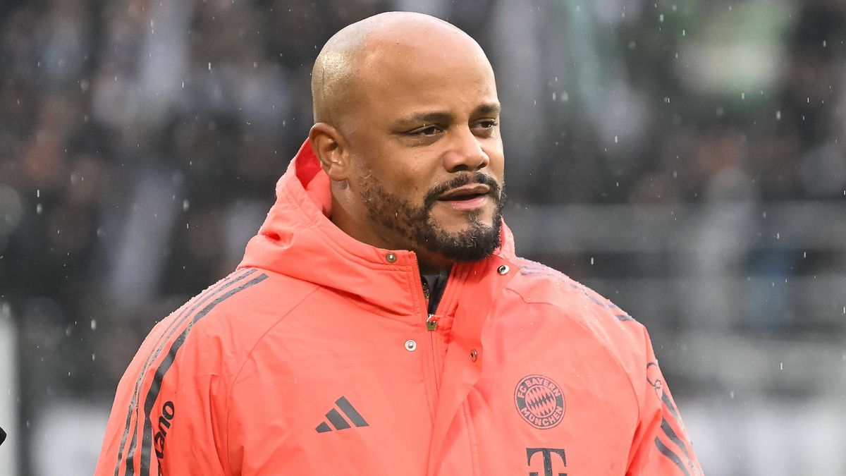 25.10.2025, Fussball: 1. Bundesliga, Saison 2025 2026, 08. Spieltag, Borussia Moenchengladbach - FC Bayern Muenchen im Borussia-Park in Moenchengladbach. Vincent Kompany (FC Bayern Muenchen, Traine...