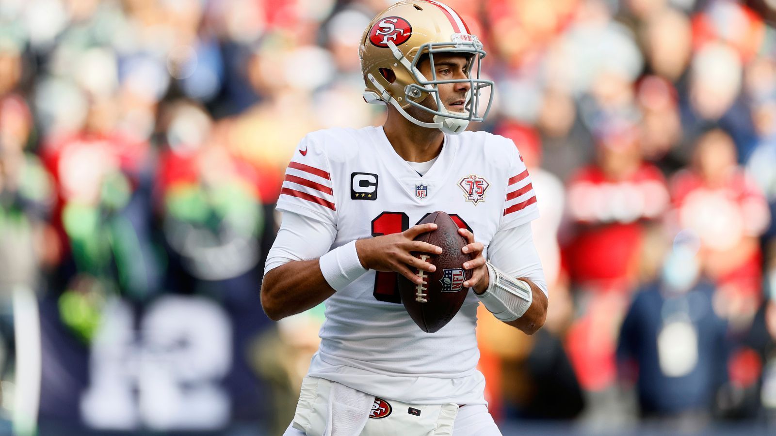 
                <strong>Jimmy Garoppolo (San Francisco 49ers)</strong><br>
                Es ist nicht das erste Mal, dass Experten öffentlich über einen Trade von Jimmy Garoppolo von den San Francisco 49ers spekulieren. Diesmal, so hat man das Gefühl, scheint jedoch ernsthaft etwas dran zu sein, Garoppolo macht für einen soliden Game Manager zu viele Fehler und in seinem Rücken wartet Rohdiamant Trey Lance, von dem man sich in der Bay Area viel erhofft. Gut möglich, dass "Jimmy G" nächstes Jahr woanders Bälle wirft.
              