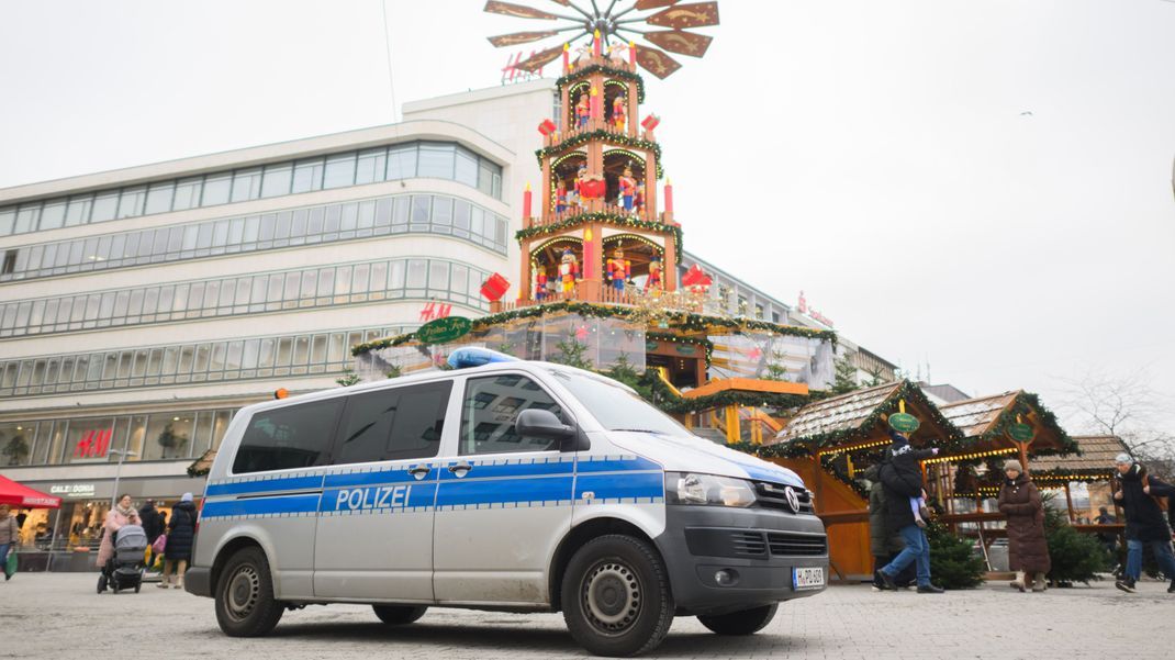 Die Ermittlungen gegen einen in Niedersachsen festgenommenen 20-Jährigen, der einen Terroranschlag in der Weihnachtszeit geplant haben soll, dauern an. (Symbolbild)