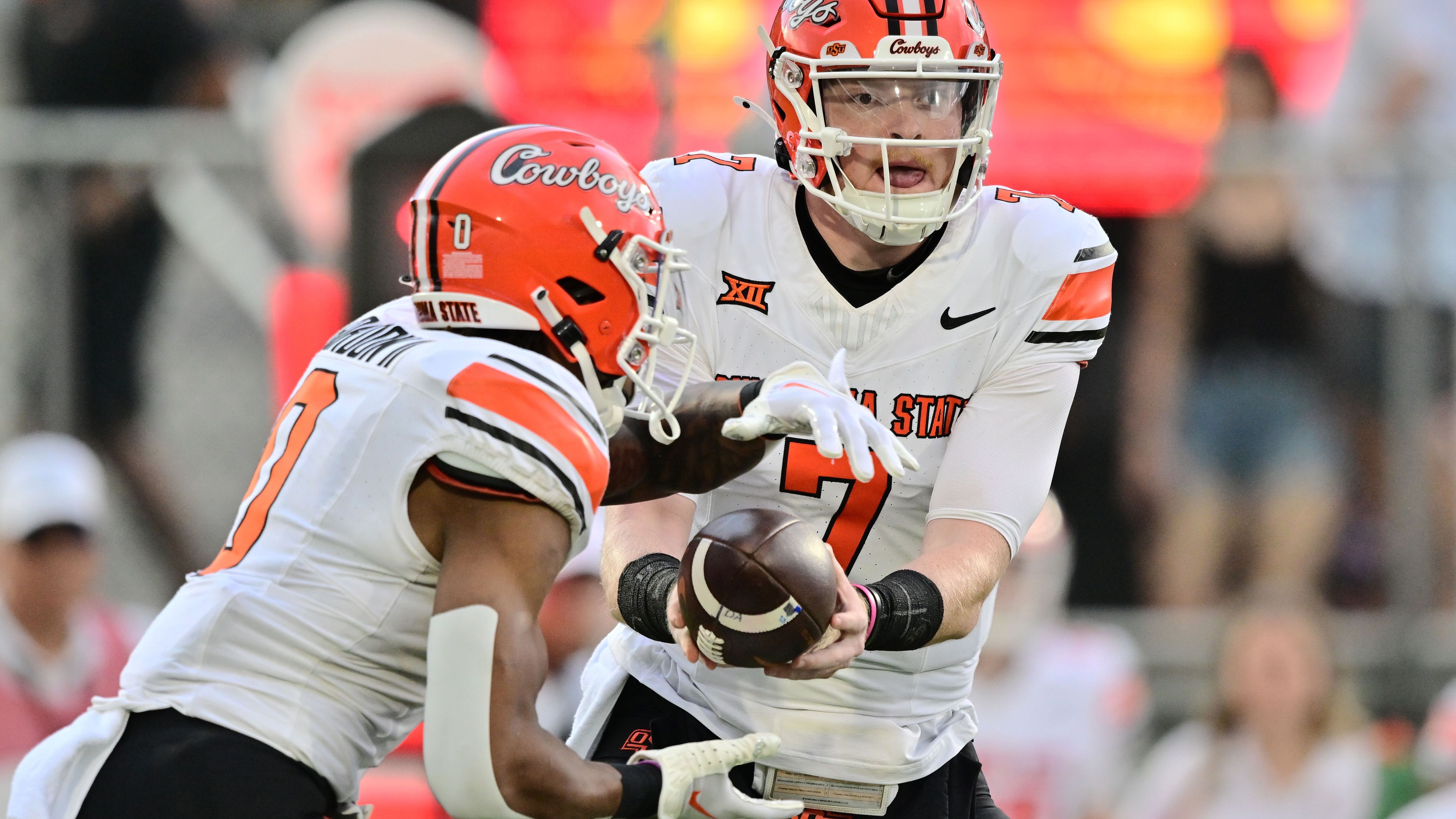 <strong>19. Oklahoma State Cowboys (vorher Platz 21) 9-3<br></strong>Durch einen dramatischen Sieg gegen die BYU Cougars nach zweimaliger Overtime hat Oklahoma State das Big 12 Championship Game erreicht. Das Conference-Finale der Cowboys gegen die Texas Longhorns gibt es am Samstag ab 17:45 Uhr live auf ProSieben MAXX und im Livestream auf ran.de zu sehen!