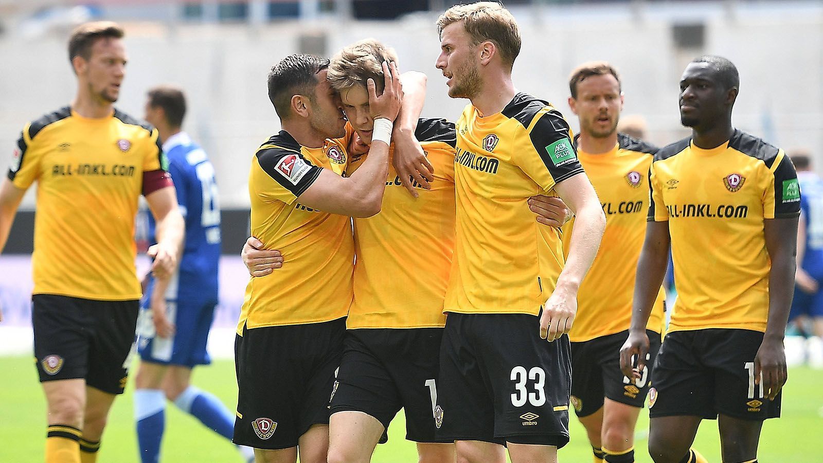 
                <strong>Die Historie lässt Dresden hoffen</strong><br>
                Bereits 2011 und 2013 musste Dynamo Dresden in die Relegation. Einmal als Zweit- und einmal als Drittligist. Beide Male waren die Sachsen erfolgreich und konnten sich gegen den VfL Osnabrück durchsetzen. Sollte sich das Sprichwort: "Aller guten Dinge sind drei!" bewahrheiten, spielen die Dresdner auch in der kommenden Spielzeit in der 2. Bundesliga.
              