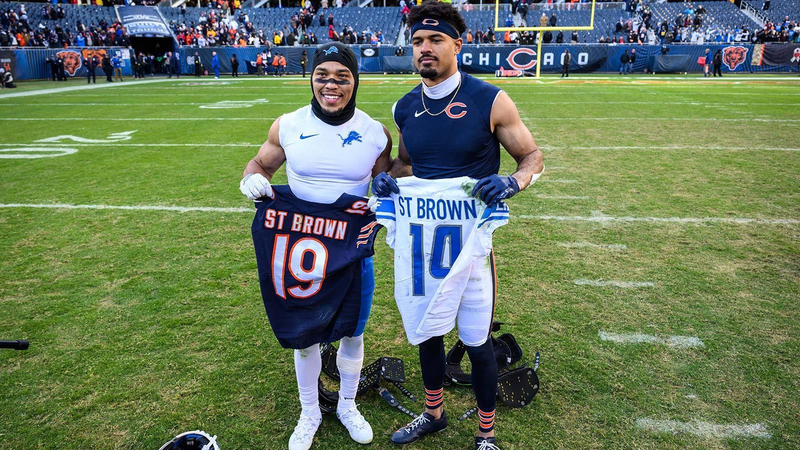 <strong>Madden 24: Die St.-Brown-Brüder im Vergleich</strong><br>
                Brüderliebe? Nicht auf dem Spielfeld. Amon-Ra St. Brown und sein drei Jahre älterer Bruder Equanimeous St. Brown spielen beide in der NFL als Wide Receiver – Amon-Ra bei den Detroit Lions, Equanimeous bei den Chicago Bears. <strong><em>ran</em></strong> schaut sich ihre Ratings bei Madden NFL 2024 an und vergleicht die Brüder. Wer kann in welcher Kategorie überzeugen? Die Maximalwertung beträgt 97.