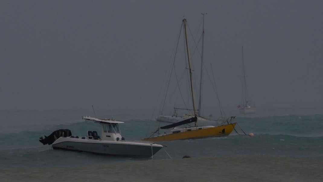 Auch für Barbados, St. Vincent und die Grenadinen sowie Tobago gilt eine Hurrikanwarnung.