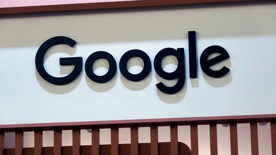 Der Internetriese Google will Fehlinformationen über ukrainische Flüchtlinge in Deutschland bekämpfen. Dazu weitet das Google-Tochterunternehmen Jigsaw eine entsprechende Video-Aufklärungskampagne auf das deutschsprachige Internet aus. 