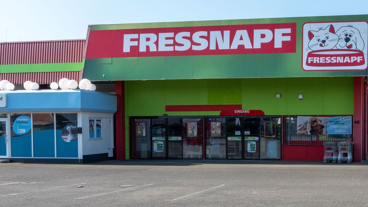 Mülheim-Kärlich, Germany - May 18, 2023:  entrance and facade of a Fressnapf store. Fressnapf is a German pet food chain.
