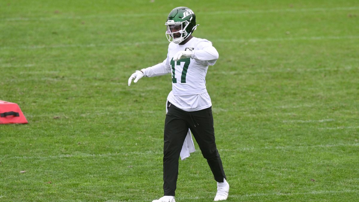 NFL, American Football Herren, USA New York Jets Minicamp Jun 10, 2025; East Rutherford, NJ, USA; New York Jets cornerback Kris Boyd (17) participates in a drill during minicamp at Atlantic Health ...