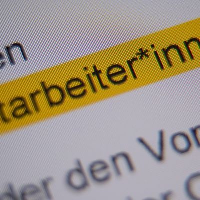 Farbig markierte Anrede "Mitarbeiter*innen" in der Handreichung "Hinweise zur Umsetzung der geschlechtersensiblen Sprache für die Verwaltung der Landeshauptstadt Stuttgart"