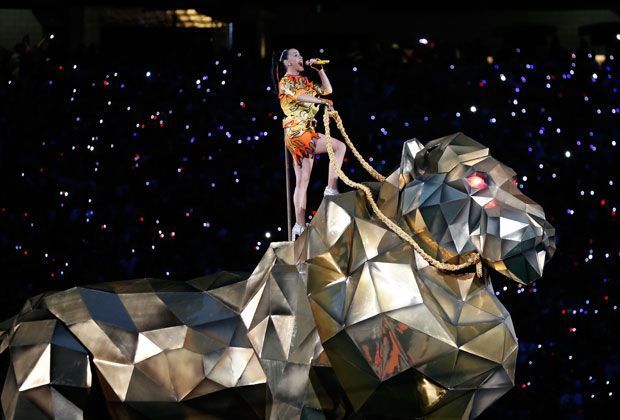 
                <strong>Halftime-Show</strong><br>
                Zur Halbzeit sorgen Katy Perry, Lenny Kravitz und Missy Elliott für musikalische Unterhaltung.
              