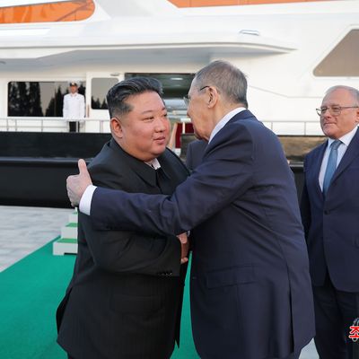Der russische Außenminister Sergej Lawrow hat den Machthaber Kim Jong Un bei einem Besuch in Nordkorea getroffen.