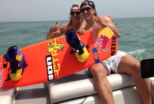 
                <strong>Lewis Holtby </strong><br>
                Der Legionär, der bei den Tottenham Hotspurs unter Vertrag steht, geht seinen Urlaub sportlich an. Holtby versucht sich in der Türkei an dem Wakeboarding. 
              