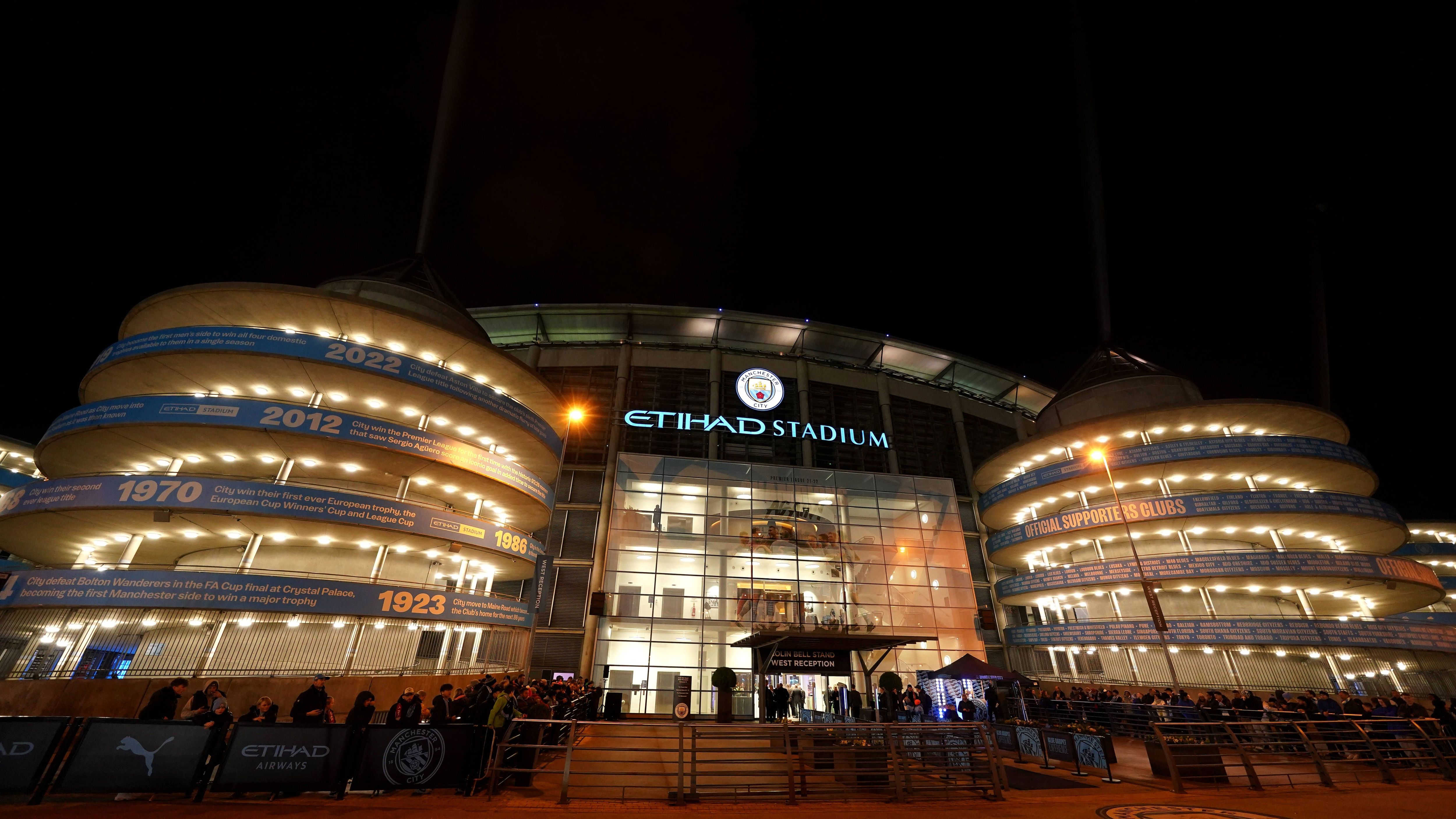 <strong>Etihad Stadium (Manchester)</strong><br>Eröffnet: 2003<br>Kapazität: 53.400 Plätze<br>Heimspielstätte von: Manchester City