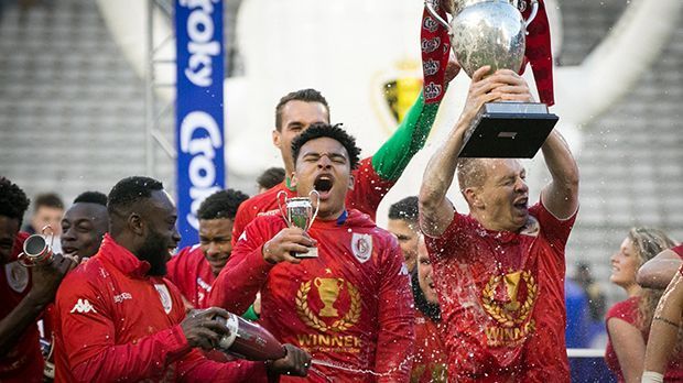 
                <strong>Belgien: Standard Lüttich ist Pokalsieger</strong><br>
                Belgien: Standard Lüttich vs. FC Brügge. Auch in Belgien steht der Sieger schon fest: Das Finale um den Coup de Belgique wurde am 20. März ausgetragen. Standard Lüttich mit Barcas ehemaligem Keeper Victor Valdes besiegte den FC Brügge mit 2:1. Für Lüttich ist es der siebte Pokalsieg, durch den das Team für die Europa League qualifiziert ist.
              