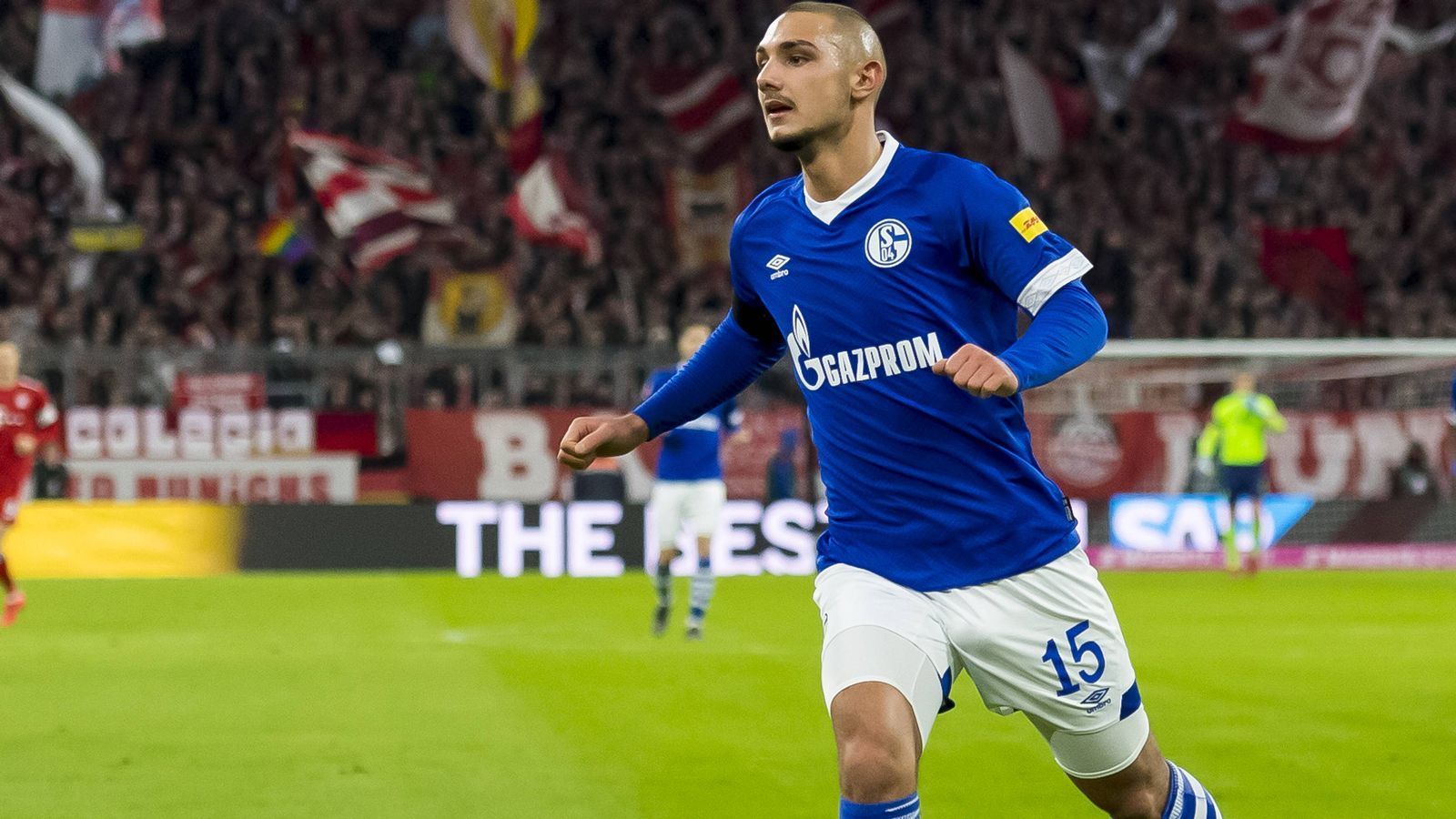 
                <strong>Ahmed Kutucu</strong><br>
                Der Youngster spielt insgesamt eine starke Partie. Ist beim 1:1 schneller als Boateng und vollendet eiskalt. Lässt sich häufig zurückfallen und bietet sich als Anspielstation an. Schöner öffnender Pass vor der Chance von Konoplyanka. Weicht in der zweiten Hälfte auch häufiger auf die Flügel aus, um Flanken zu schlagen. Immer in Bewegung. ran-Note: 2
              