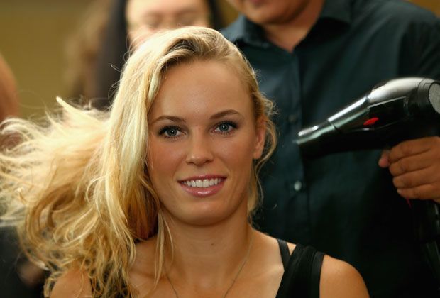 
                <strong>Caroline Wozniacki beim Styling</strong><br>
                Auch die dänische Ex-Weltranglisten-Erste Caroline Wozniacki war natürlich beim Styling und ließ sich die blonde Mähne richten.
              