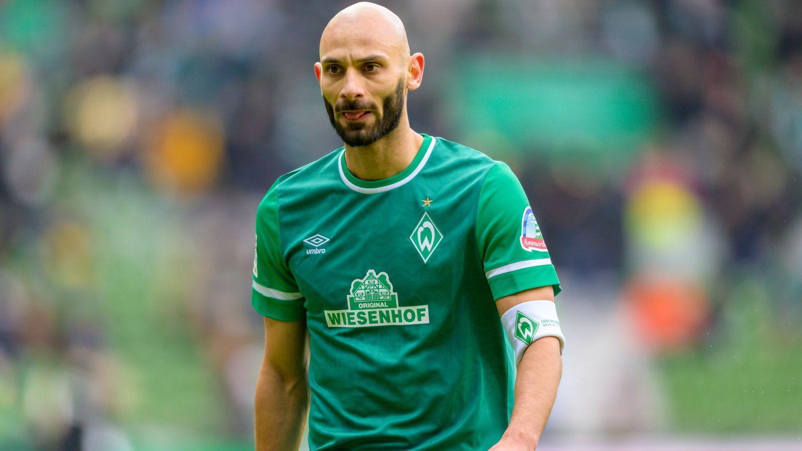 
                <strong>Ömer Toprak (SV Werder Bremen)</strong><br>
                Dabei ist nicht etwa einer der Stürmer des SVW Punktegarant, sondern Kapitän Ömer Toprak. Der ehemalige türkische Nationalspieler hat in dieser Saison wie in den Jahren zuvor viel mit Verletzungspech zu kämpfen, wenn er aber mal spielt, dann sind Punkte beinahe garantiert. In 19 Ligaspielen mit Toprak kassierte Werder nur zwei Niederlagen, in elf ohne ihn gleich vier. Ob er gegen Schalke auflaufen kann, ist jedoch noch offen.
              