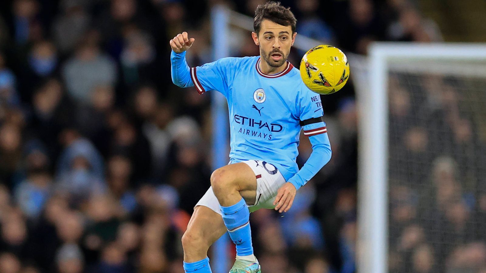 
                <strong>Bernardo Silva (Manchester City)</strong><br>
                Vom Portugiesen Bernardo Silva hat man schon deutlich stärkere Spiele im City-Trikot gesehen. Schon früh in der Partie leitet der Nationalspieler durch einen katastrophalen Fehlpass die erste Topchance für den Gegner ein. In weiterer Folge bleibt der Routinier auch ziemlich unauffällig. ran-Note: 4
              