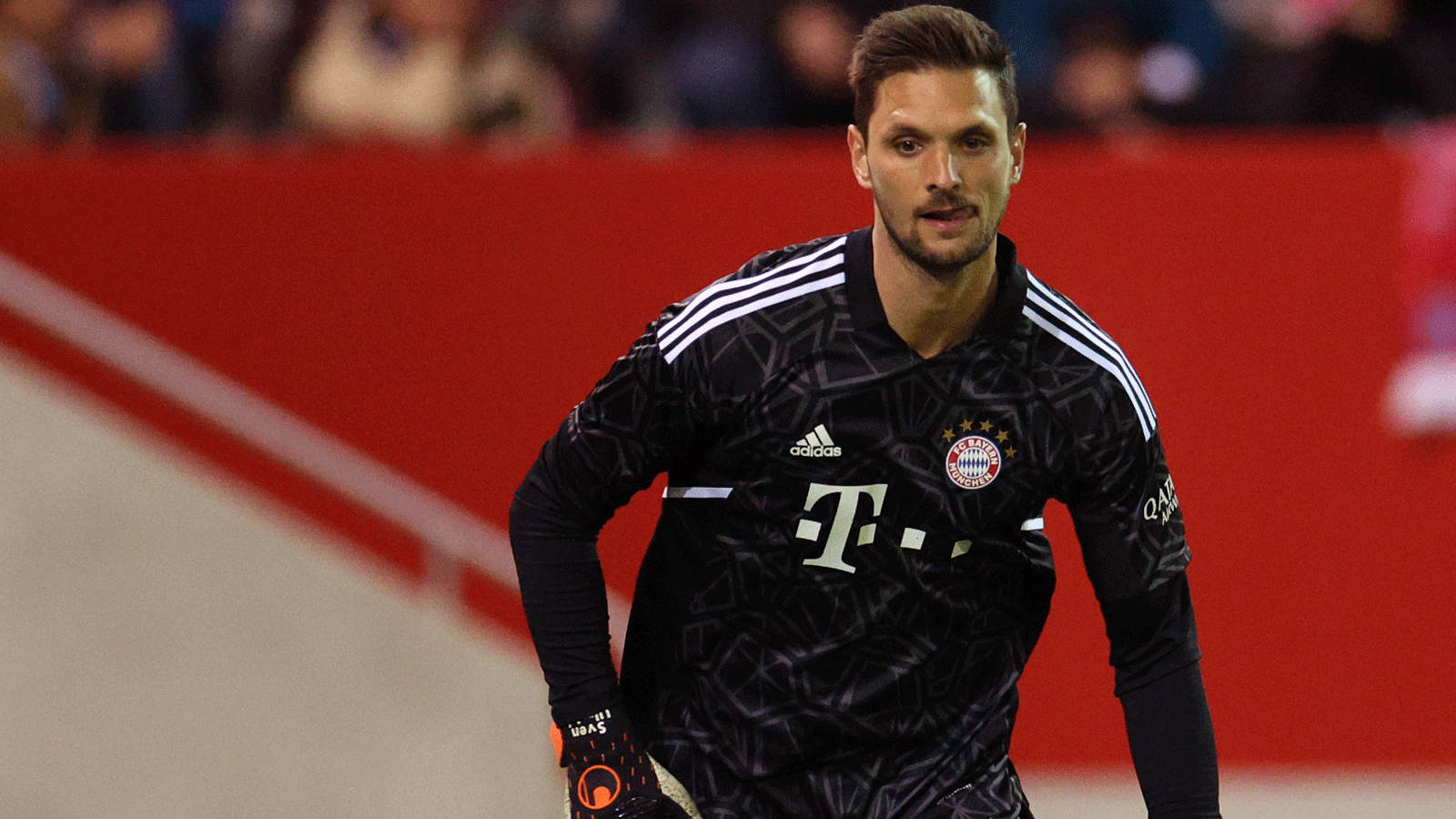 
                <strong>Sven Ulreich</strong><br>
                Rückennummer: 26 
              