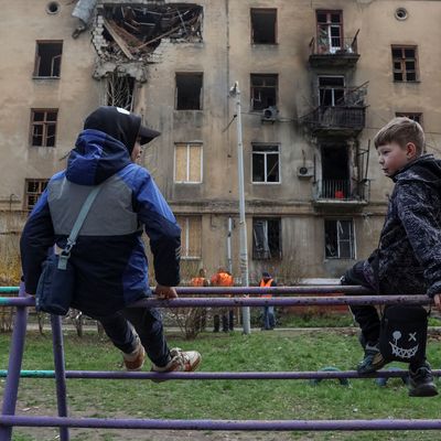 Aufwachsen inmitten des Krieges: So sieht die Realität tausender Kinder in der Ukraine aus.