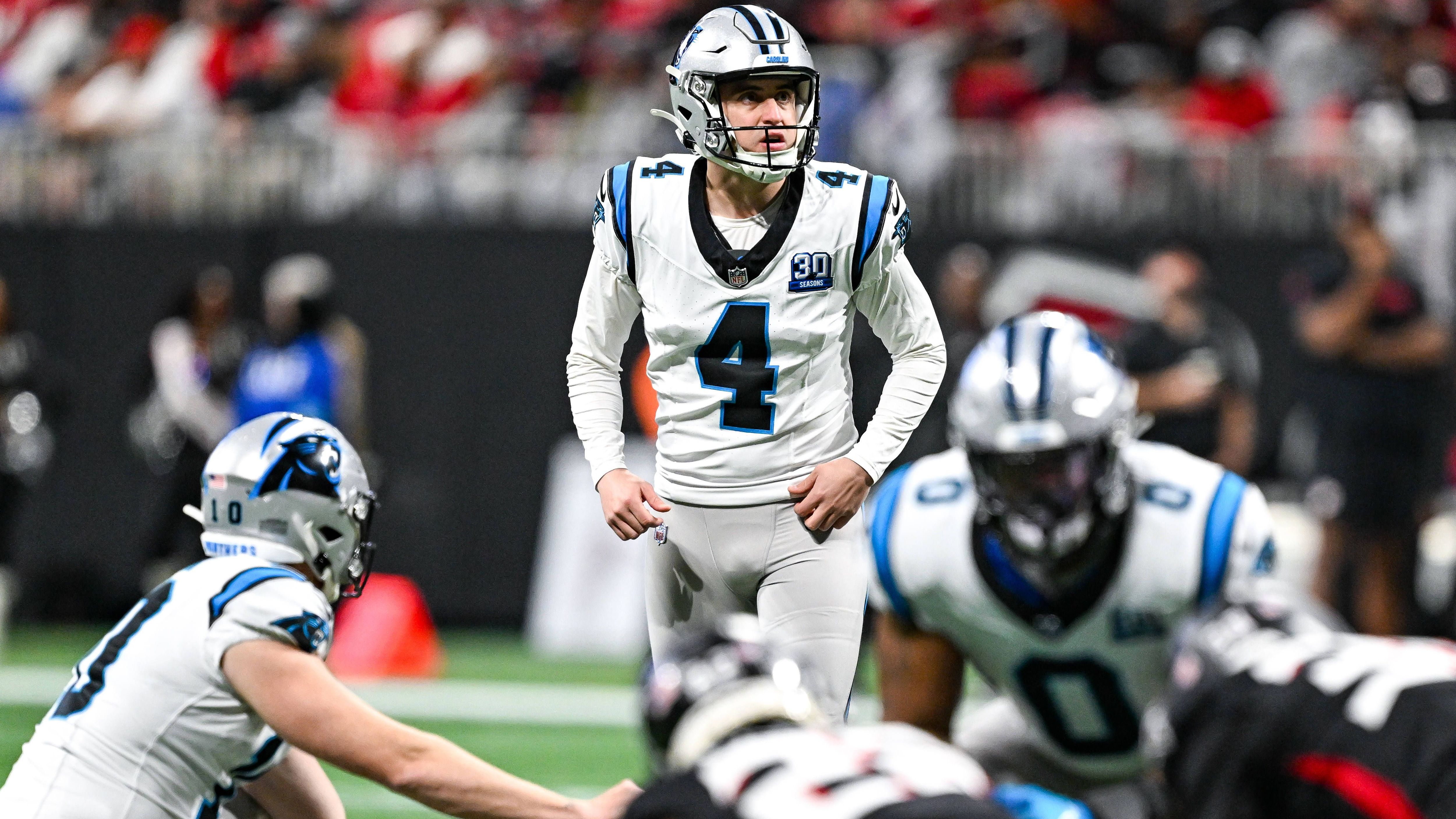 <strong>Nach Entlassung: 49ers verpflichten neuen Kicker</strong><br>Neuer Kicker bei den 49ers. Die Franchise hat Jake Moody vor die Tür gesetzt. Bereits 2024 waren seine Zahlen im Vergleich zu einer starken Rookie-Saison abgefallen, nun muss er endgültig seine Koffer packen. Als Ersatz haben die Niners Routinier Eddy Pineiro (Foto) verpflichtet, der seit einigen Tagen mit dem Team trainiert. Der 29-Jährige spielte zuvor für die Carolina Panthers.