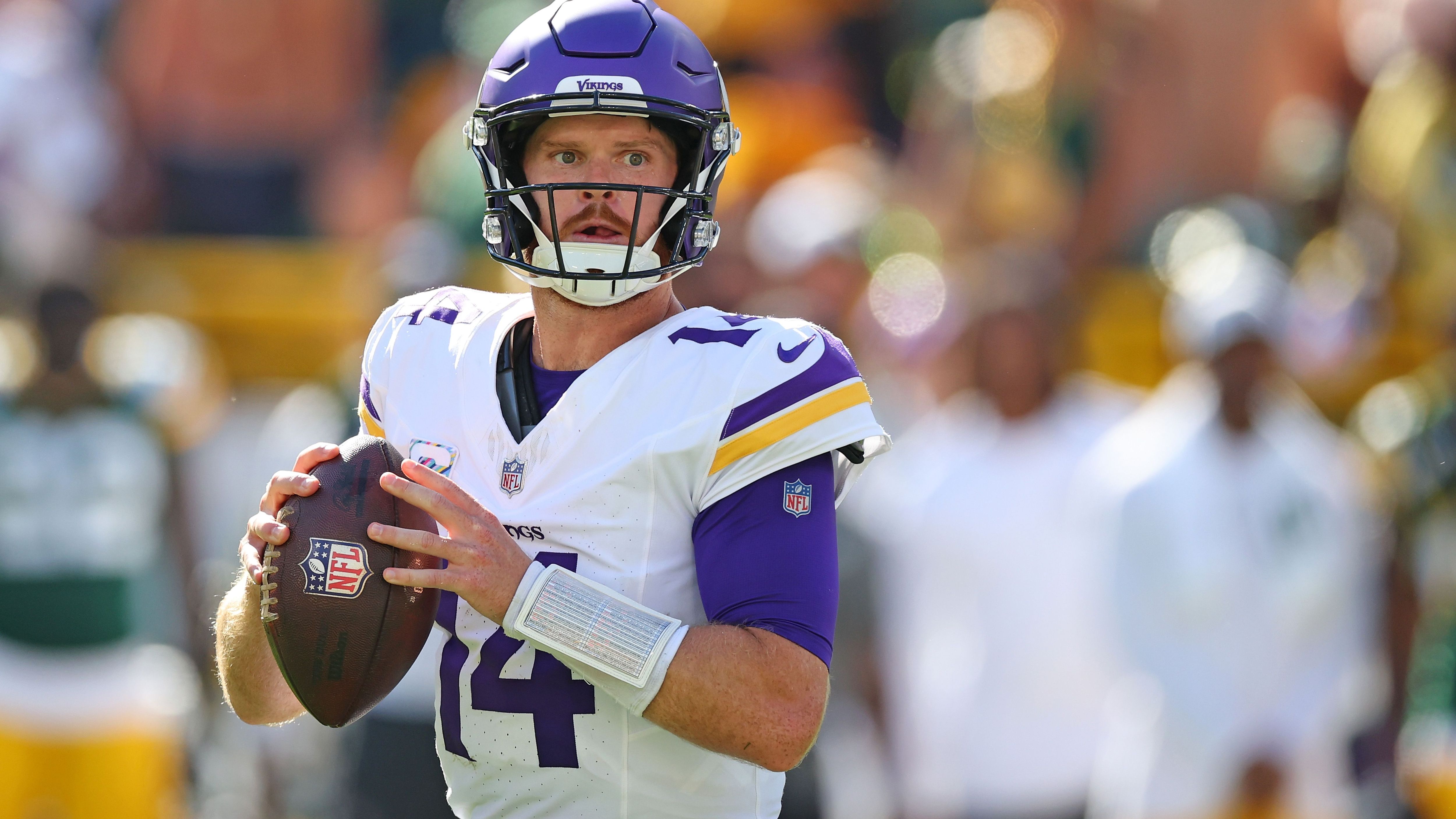 <strong>Platz 24: Sam Darnold (Minnesota Vikings)</strong><br> Durchschnittsgehalt: 10.000.000 US-Dollar<br> Kosten pro Yard Raumgewinn 2024: 8.532 US-Dollar (1.172 Yards)<br> Kosten pro Touchdown: <strong>909.091 US-Dollar</strong> (11 TDs)