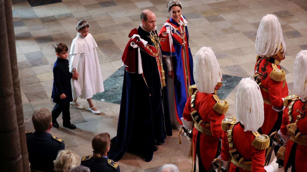 William und Kate of Wales mit Prince George und Princess Charlotte 