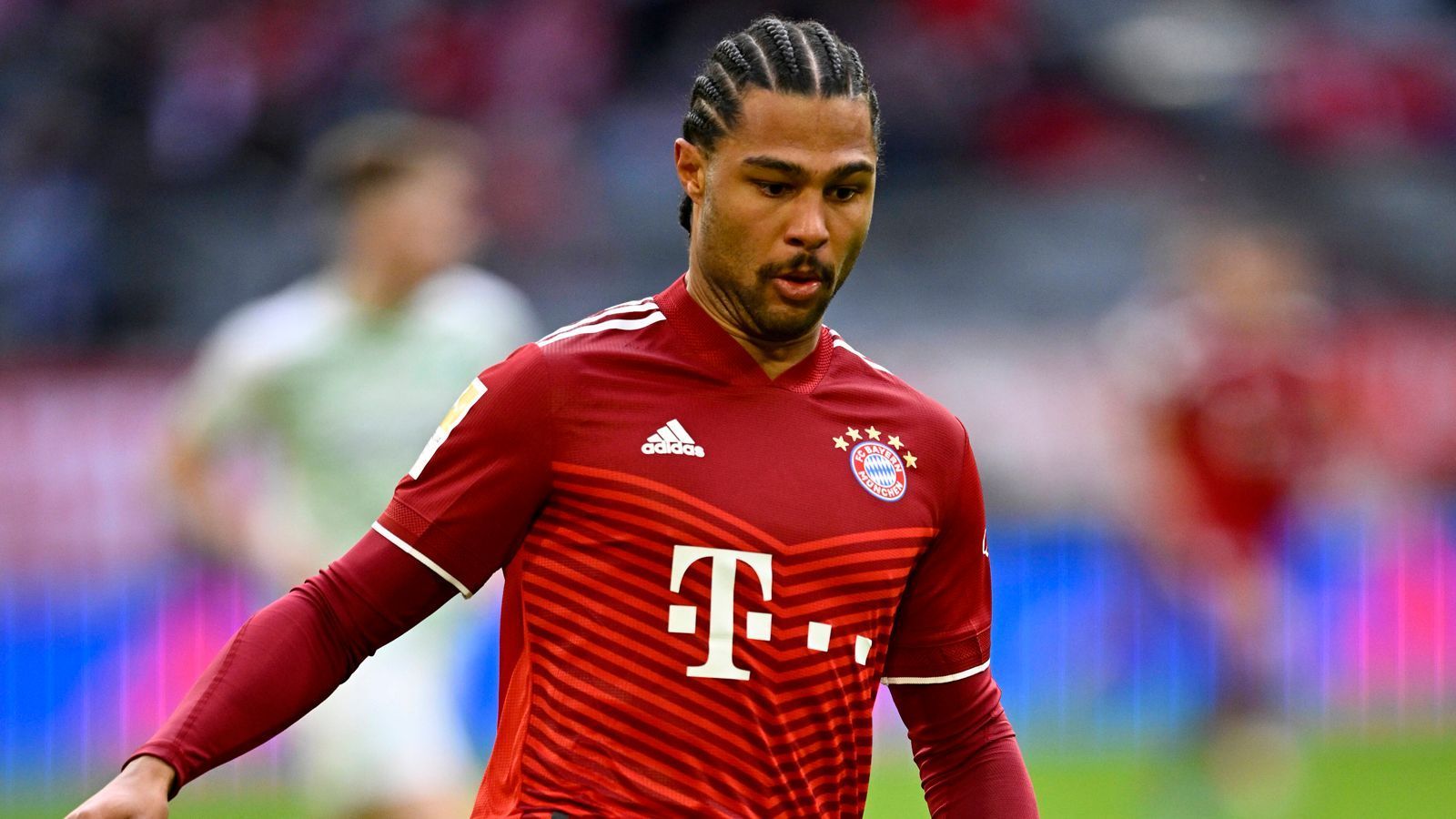 
                <strong>Serge Gnabry</strong><br>
                Kam für Tolisso in die Partie, brauchte bis zur Pause, um anzukommen. Nach Wiederanpfiff nahm er dann direkt den langen Ball von Upamecano gut mit und legte das 1:1 auf. Gnabry machte in der zweiten Hälfte auf rechts ordentlich Dampf und hatte großen Anteil daran, dass der Rekordmeister die Partie drehte. ran-Note: 2
              
