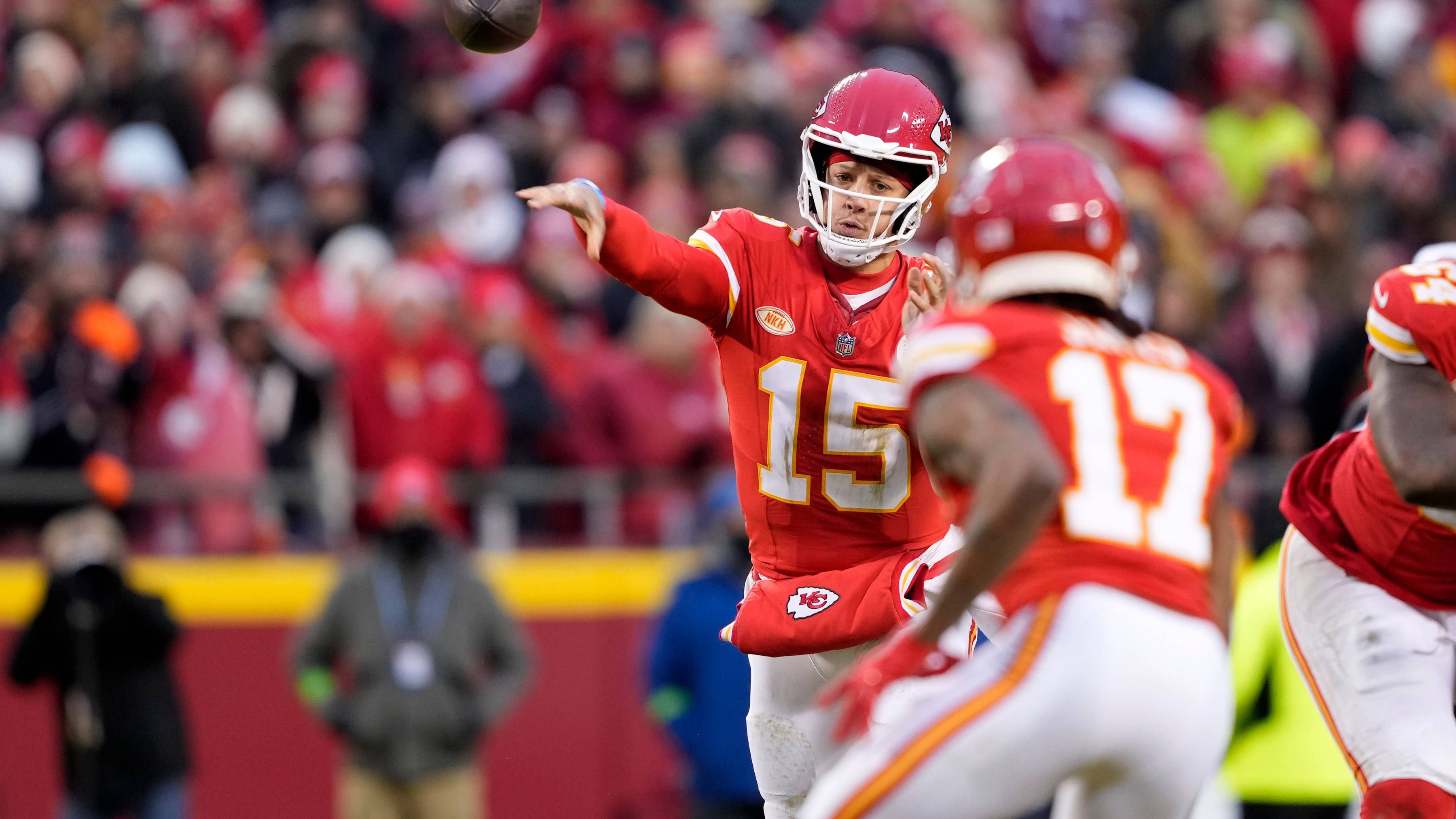 <strong>Kansas City Chiefs</strong><br>Ungewohnt lange mussten die Chiefs zittern, durch den 25:17-Heimerfolg gegen die Bengals steht der achte Division-Sieg in der AFC West in Folge aber fest. Damit bekommen die Chiefs auch definitiv ein Heimspiel in der Postseason.