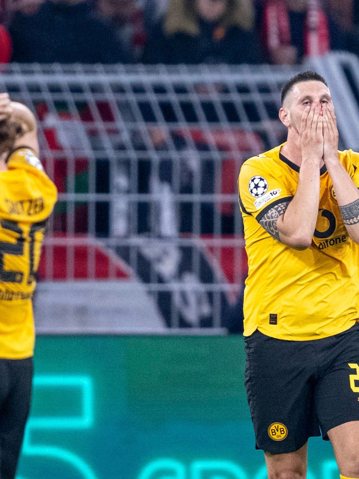 01.10.2025, Borussia Dortmund - Athletik Bilbao, UEFA Champions League, 2. Spieltag: Niklas Süle (Borussia Dortmund) schlägt die Hände vor das Gesicht. WICHTIGER HINWEIS: Gemäß den Vorgaben der UEF...