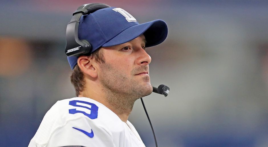 
                <strong>Wo spielt Tony Romo 2017?</strong><br>
                Diese Frage beschäftigt Football- und vor allem Cowboys-Fans eigentlich schon seit Beginn der vergangenen Spielzeit. Nach seiner Verletzung in der Preseason und der starken Saison von Rookie-Quarterback Dak Prescott scheint Tony Romos Zeit in Dallas vorbei zu sein. Als wahrscheinlichster neuer Arbeitgeber galten lange Zeit die Denver Broncos, doch Neu-Head-Coach Vance Joseph sagte gegenüber "ESPN", er sei glücklich mit Paxton Lynch und Trevor Siemian und wolle sich zwischen den beiden entscheiden. General Manager John Elway wolle sich dagegen alle Möglichkeiten offen halten - und eine davon ist Tony Romo.
              