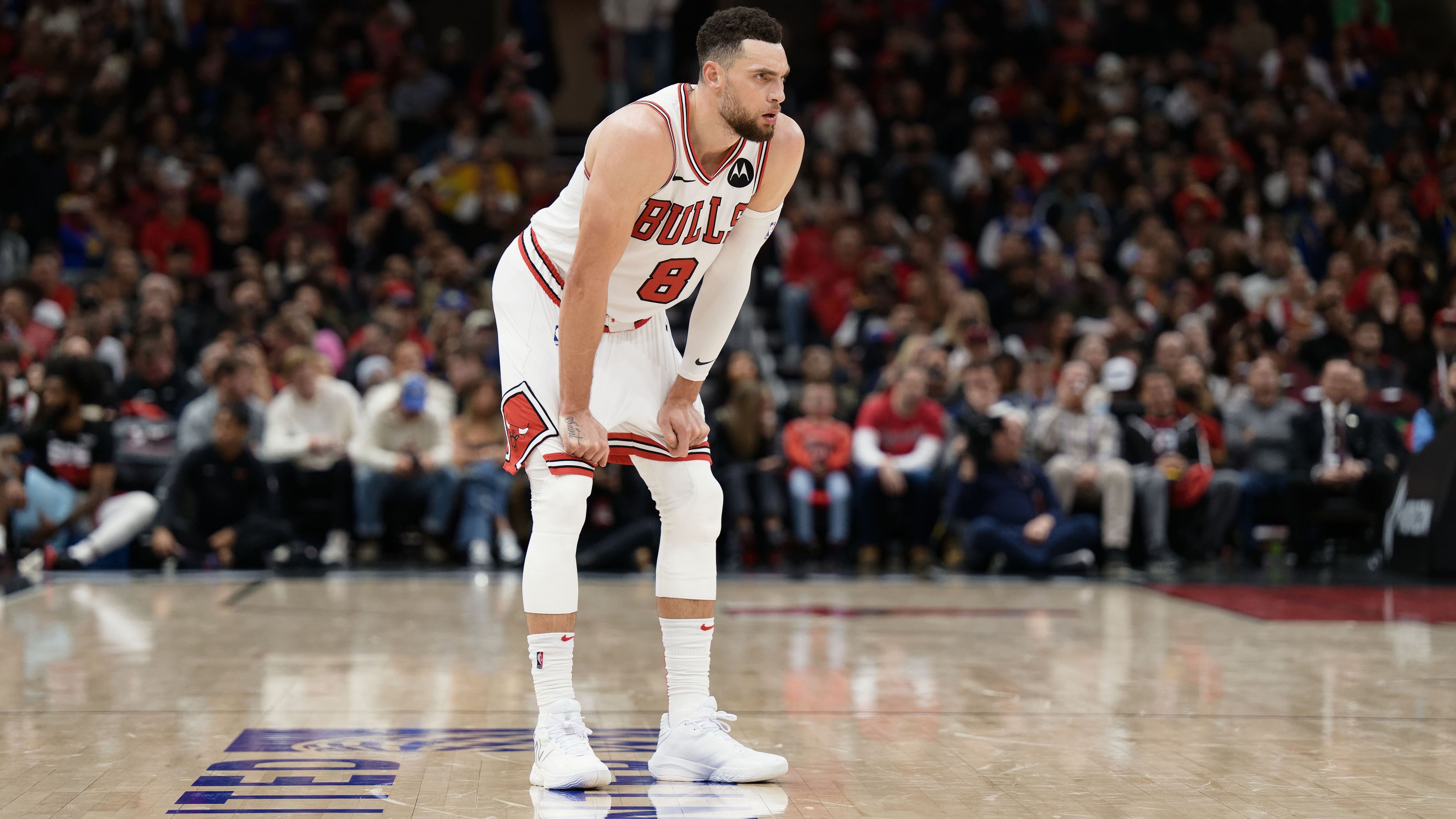 <strong>Platz 3 - Schlechteste Verträge: Zach Lavine (Chicago Bulls)</strong><br><em>Gehalt kommende Saison: 43.031.940 Dollar</em><br>Aufgrund von Verletzungen spielte Zach Lavine nur 25 Spiele in der letzten Regular Season. In den Spielen, in denen er zur Verfügung stand, spielte er ineffizient und defensiv unfokussiert. Lavine sollte eigentlich der Superstar Chicagos sein. Aktuell will man ihn aber nur noch verscherbeln. Die Frage ist nur: Welches Team will einen 43-Millionen-Egozocker in seinem Team?