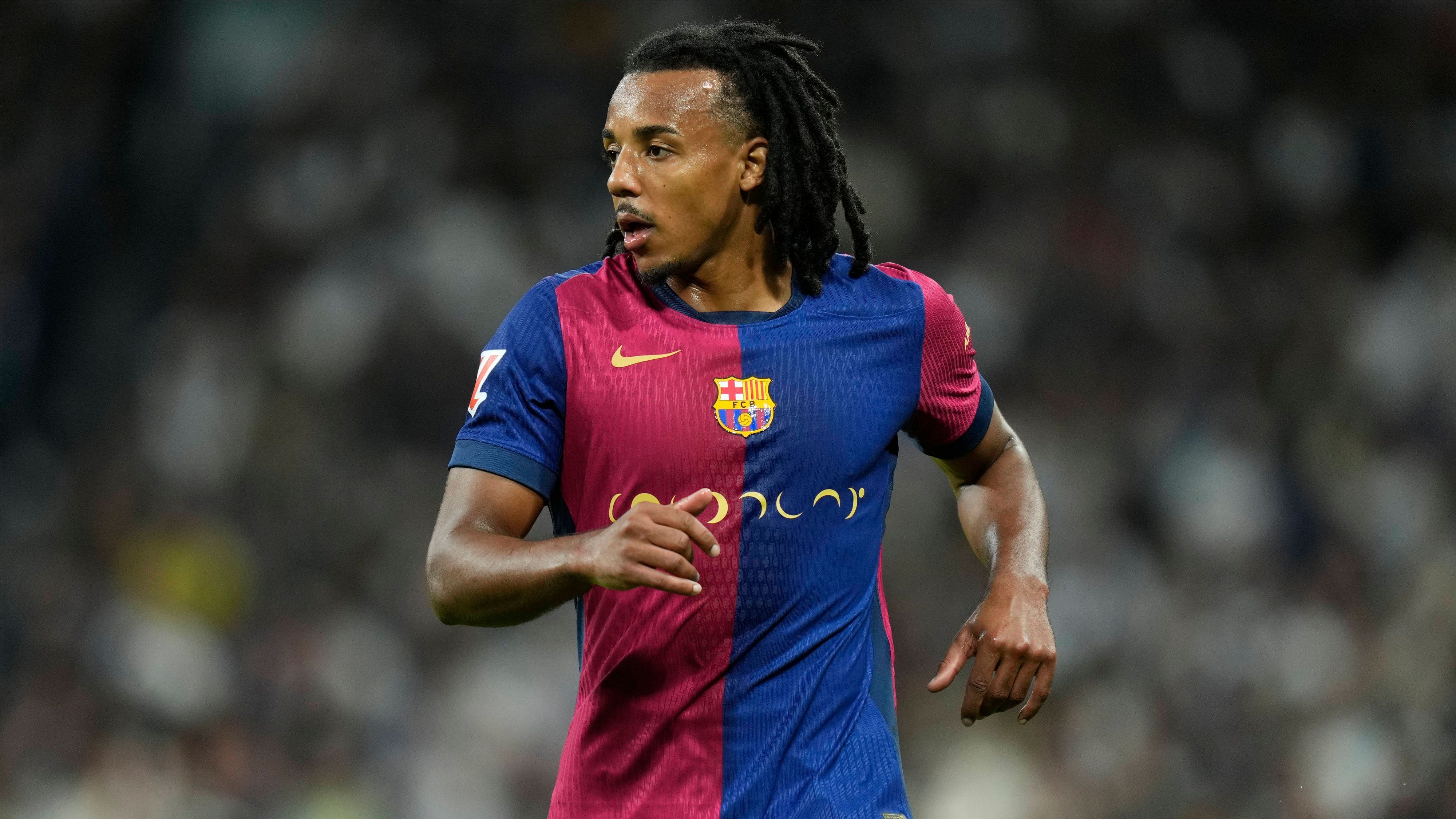 <strong>Platz 13: Jules Kounde (FC Barcelona)</strong><br>- Grundgehalt: 13.550.000 Euro<br>- Alter: 25<br>- Marktwert: 55 Millionen Euro