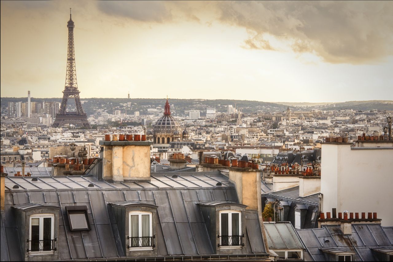 Paris hieß früher Lutèce und war eine keltische Siedlung der Parisii. Bei den Römern wurde die Stadt, die sie nach einem Angriff neu aufbauen mussten, als Parisia bekannt. 