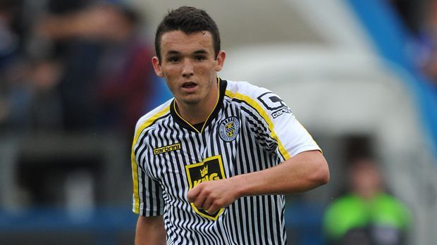 
                <strong>John McGinn (St. Mirren)</strong><br>
                2015: Kurioser Trainingsunfall beim schottischen Klub St. Mirren. Stürmer Steven Thompson will seinen Teamkollegen John McGinn (Foto) mit einer Stange abwerfen - übersieht dabei aber leider, dass die Stange am unteren Ende eine Spitze hat. Die "Tatwaffe" trifft McGinn am Oberschenkel, bohrt sich glücklicherweise aber nur einen Zentimeter hinein. 
              