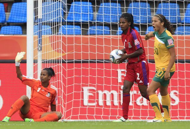 
                <strong>Juni 2011</strong><br>
                Bei der WM unterliegt Äquatorialguinea Australien mit 2:3 - bei der Frauen-WM in Deutschland.
              