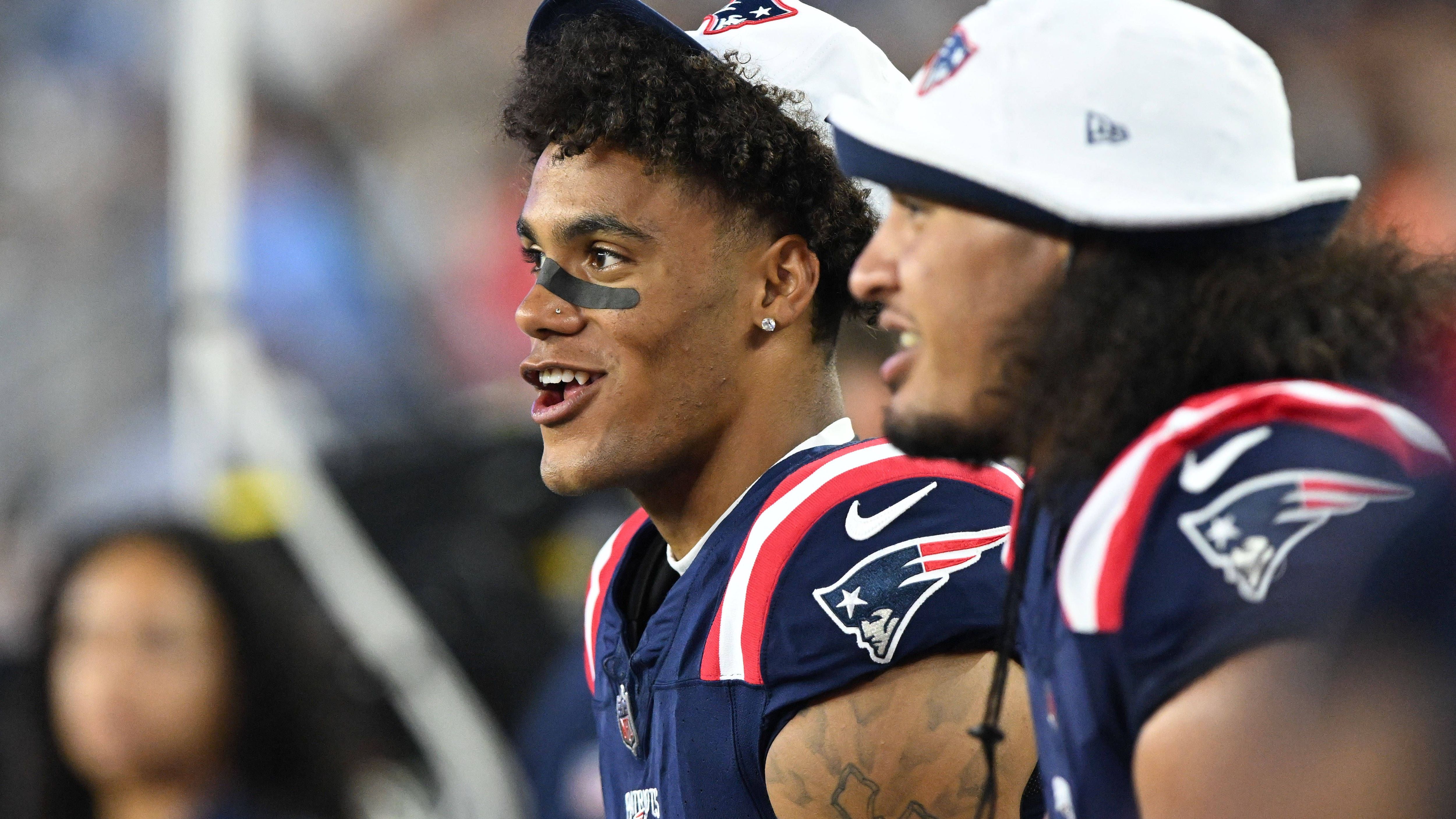 <strong>New England Patriots: Christian Gonzales (CB)</strong><br>Von Stephon Gilmore, ehemals Defender of the Year, überschwänglich gelobt zu werden, lässt aufhorchen. Gonzales begeisterte in seinen einzigen vier Partien mit drei abgefangenen Pässen, einer Interception, einem Sack und 17 Tackles - danach folgte die Verletzung. Sollte er fit bleiben, haben die Patriots nach 2022 eventuell wieder einen Pro Bowler.