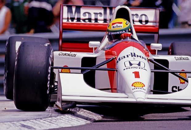 
                <strong>Rekordhalter in Monaco</strong><br>
                Ayrton Senna hält mit sechs Grand-Prix-Siegen in Monaco bis heute den Rekord. Insgesamt gewinnt er 41 Grand Prixs und ist mit drei Weltmeistertiteln einer der erfolgreichsten Formel-1-Fahrer aller Zeiten.
              