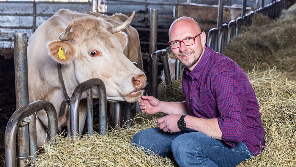 Christian beschreibt sich selbst als nervenstark, ruhig, ausdauernd, für jeden Spaß zu haben, kommunikativ, humorvoll, freundlich, und immer mit einem Lächeln im Gesicht.