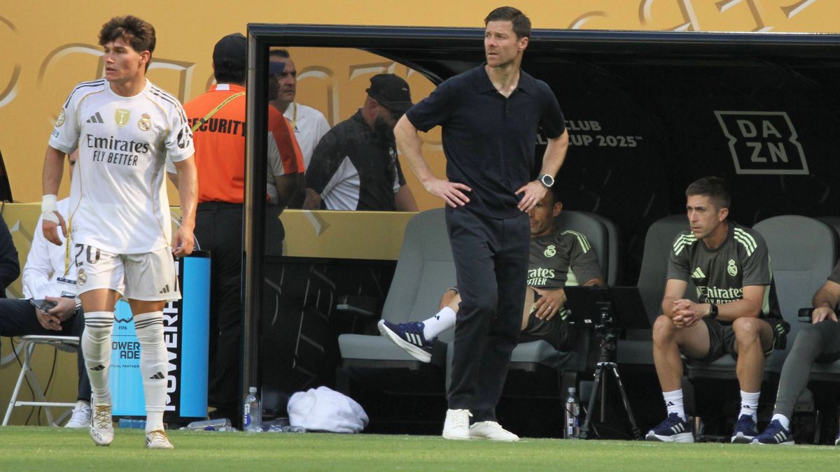 Real madrid c.f. - al hilal-copa do mundo de clubes da fifa. (spo) real madrid c.f. - al hilal-fifa club world cup. June 18, 2025, miami, florida, usa: alonso xabi, coach of real during soccer matc...
