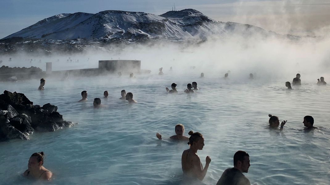 Die Blaue Lagune, ein Geothermalbad auf Island, ist seit 17. Dezember wieder geöffnet.